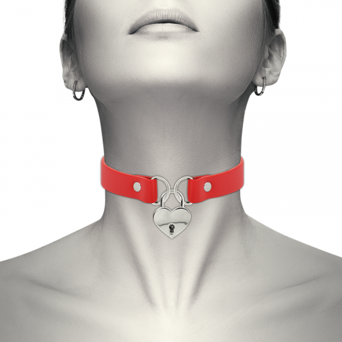 img_109846_92180a54c36be02b6a9502a26271091a_1.png COQUETTE CHIC DESIRE - COLLAR CUERO VEGANO ROJO ACCESORIO CORAZÓN CON LLAVE