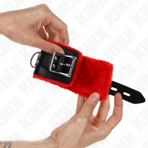 img_187364_b95bb62b1b141c52e981ed13cbce33bb_1.png KINK - MUÑEQUERAS FORRADAS CON AGUJEROS CUADRADOS ROJO Y CORREA NEGRO AJUSTABLE 17-29 CM X 6 CM