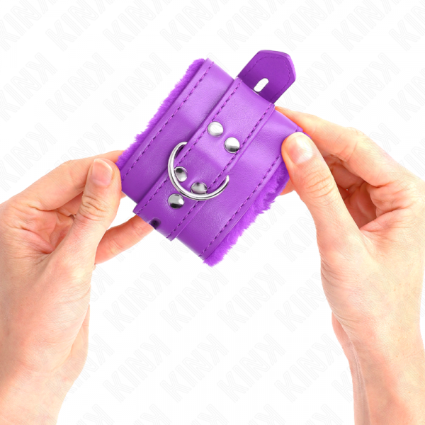 img_189360_4b7227317fce1b3e370debc8887f838b_1.png KINK - MUÑEQUERAS FORRADAS CON AGUJEROS CUADRADOS VIOLETA Y CORREA VIOLETA AJUSTABLE 17-29 CM X 6 CM
