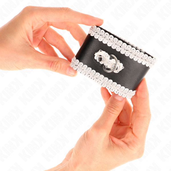 img_189442_636e8e7e2e24da974d9b04f776e309b3_1.png KINK - MUÑEQUERAS NEGRO CON ENCAJE DECORATIVO BLANCO AJUSTABLE 20-23 CM X 5.5 CM