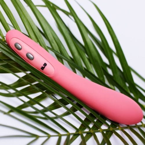 img_190046_b8cc3a742fb4210bf3da625fe752439d_1.jpg JE JOUE - THE WAND VIBRADOR PUNTO G ROSA