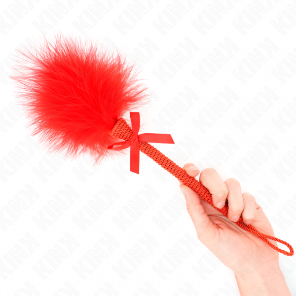 img_190441_3357f20132f363a9ebdf107134dd4259_1.png KINK - MASAJEADOR DE CUERDA DE NAILON CON PLUMAS PARA COSQUILLAS Y LAZO ROJO 25 CM