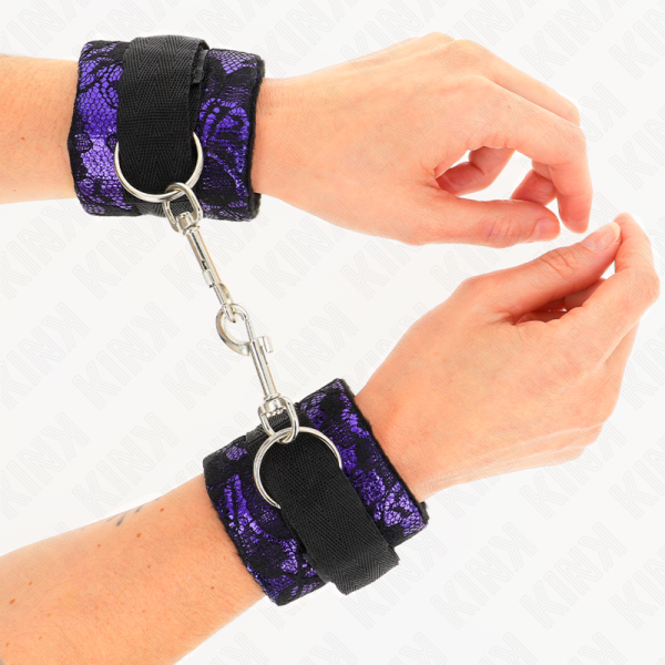img_190497_ac626343d6e54fd40fde96e1be0b900f_1.png KINK - MUÑEQUERAS CORTAS DE ENCAJE TERCIOPELO Y UNIÓN DE NYLON VIOLETA/NEGRO 23 X 6.5 CM