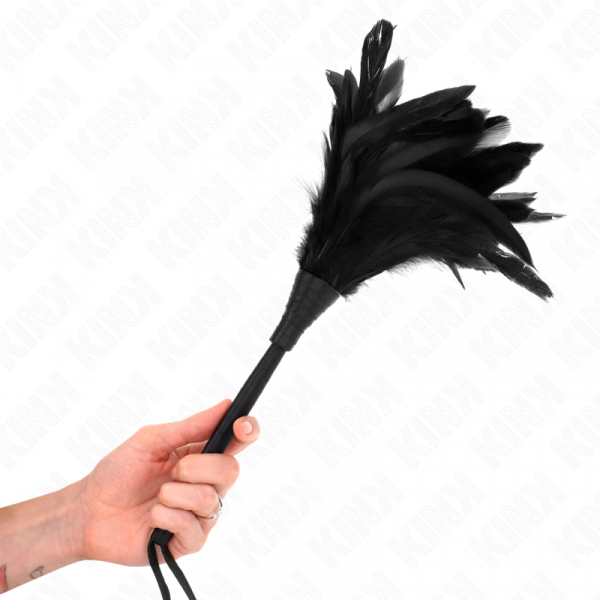 img_194124_8eddf8f65a7aaa1a1dfde05dccea7203_1.png KINK - PLUMAS DE POLLO PARA COSQUILLAS CON FORMA CUERNO DE CRIADA NEGRO 36 CM