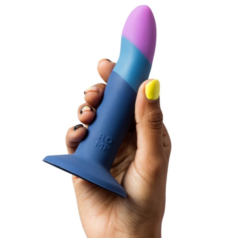 img_225248_bf1e45ee5109444f7ba1afa818f9be15_1.jpg ROMP - PICCOLO HARNESS + SILICONE DILDO WITH TRICOLOR SUCTION CUP 14 CM